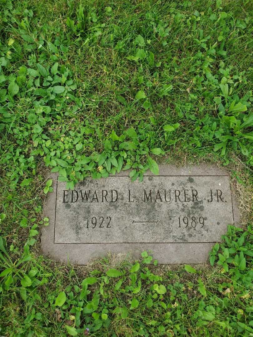 Edward L. Maurer Junior's grave. Photo 3