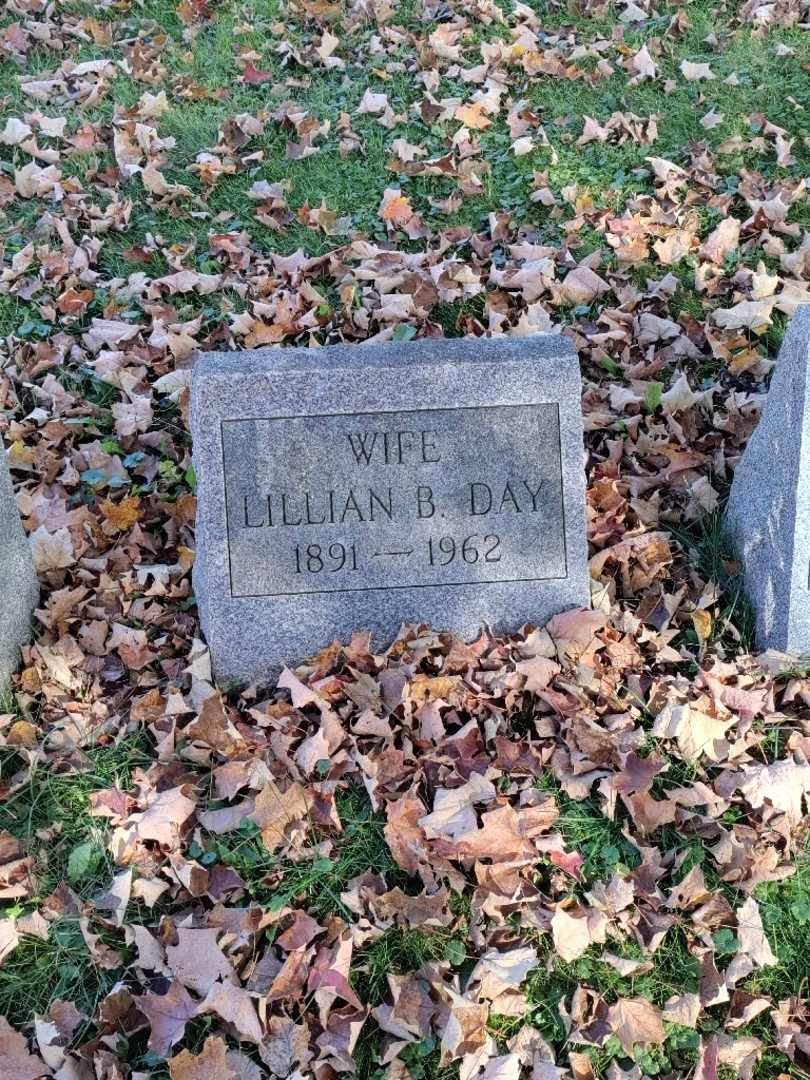 Lillian B. Day's grave. Photo 2