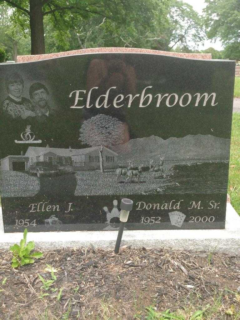 Donald M. Elderbroom Senior's grave. Photo 1
