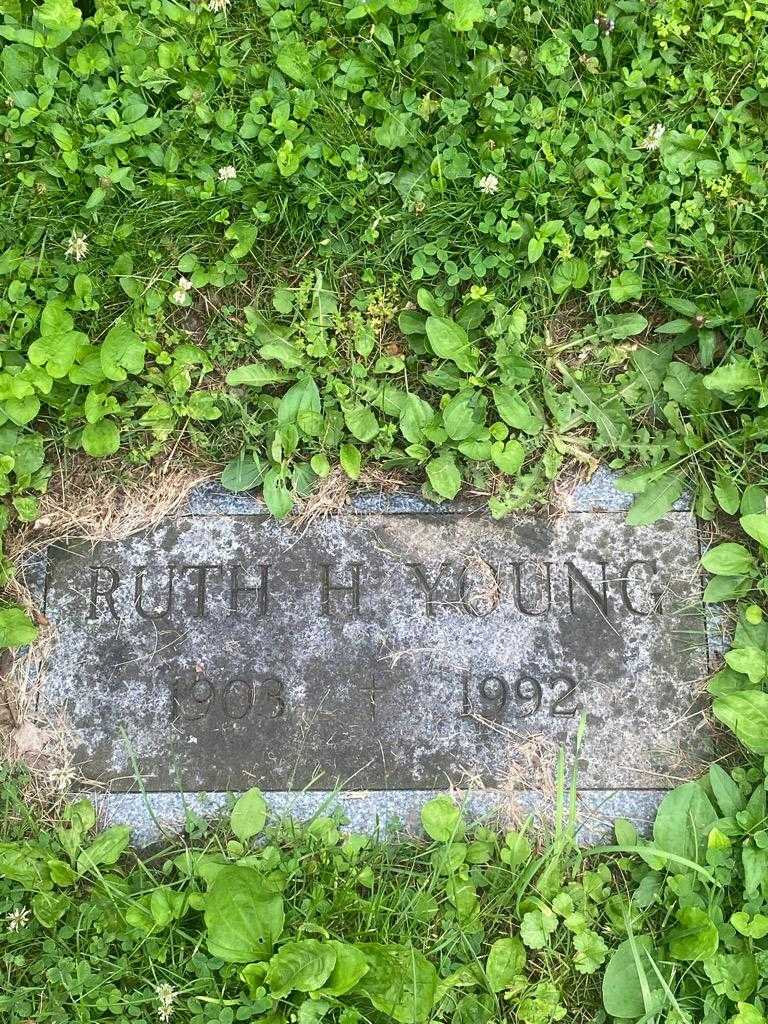 Ruth H. Young's grave. Photo 3