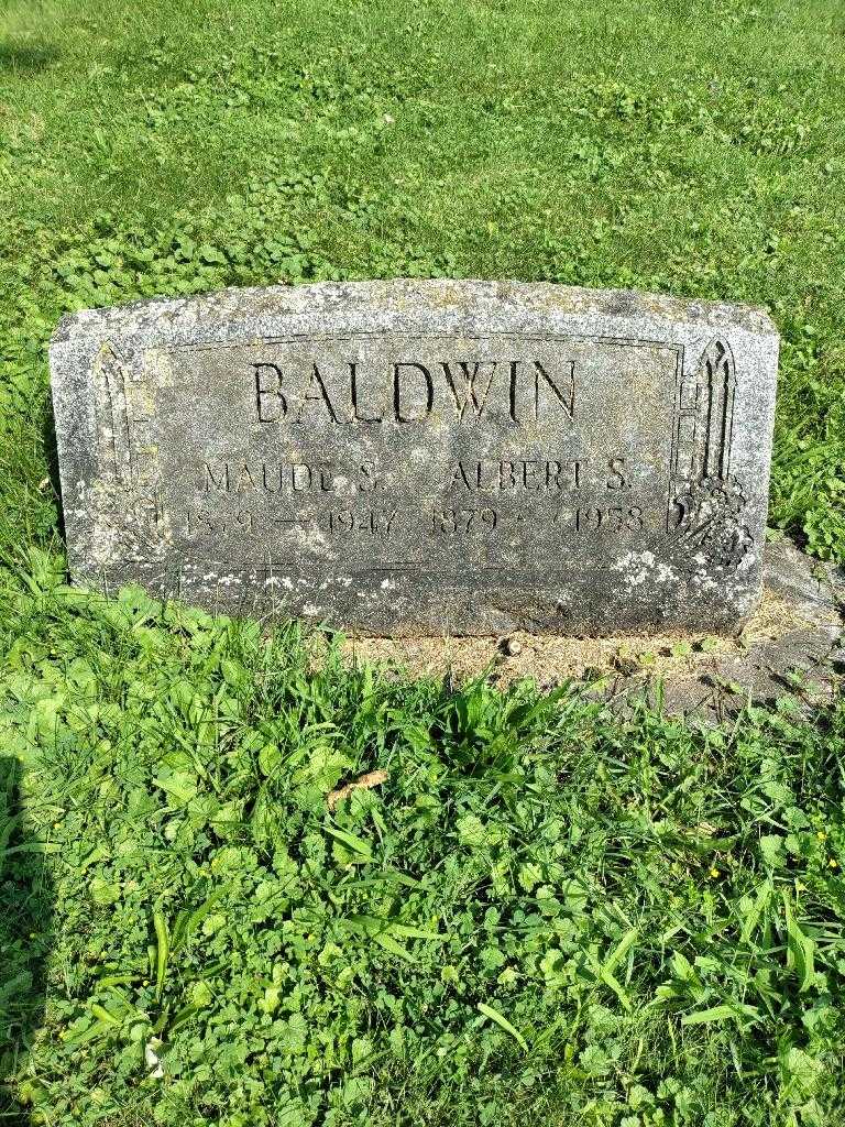 Maude S. Baldwin's grave. Photo 2