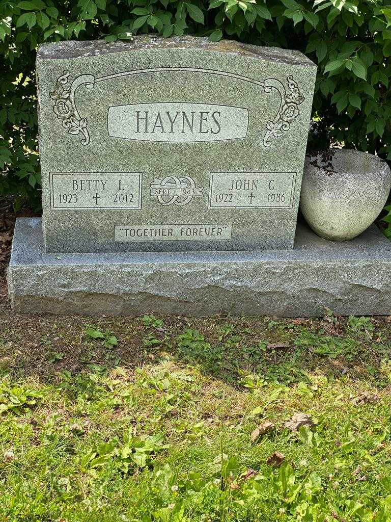 Betty I. Haynes's grave. Photo 3