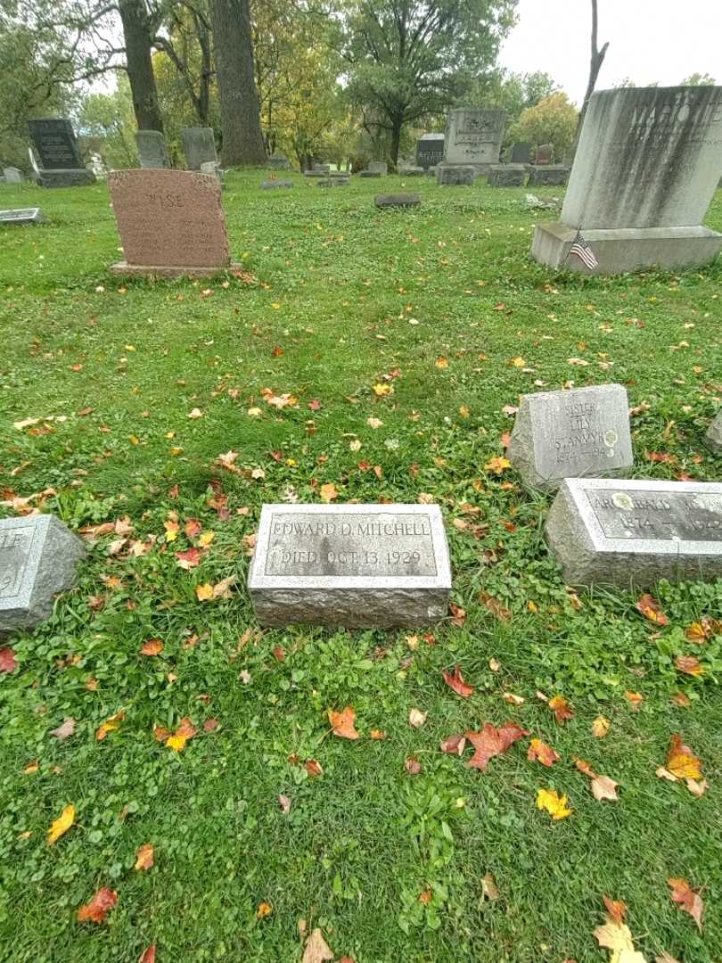 Edward Dee Mitchell's grave. Photo 1