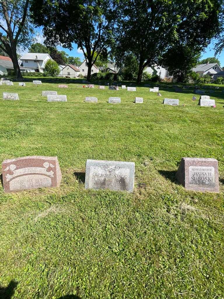 Lillian F. Stagg's grave. Photo 1