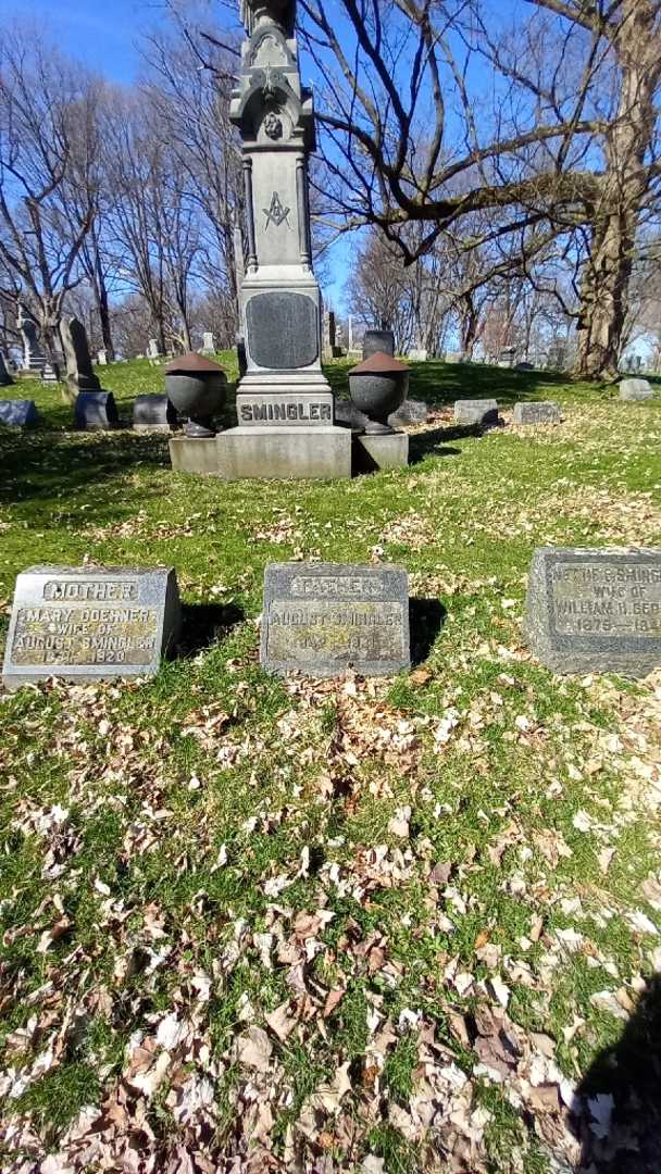 August Smingler Senior's grave. Photo 1
