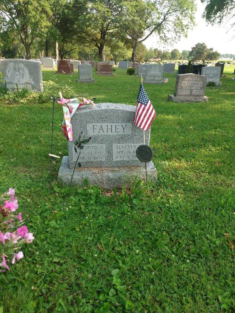 Kenneth N. Fahey's grave. Photo 2