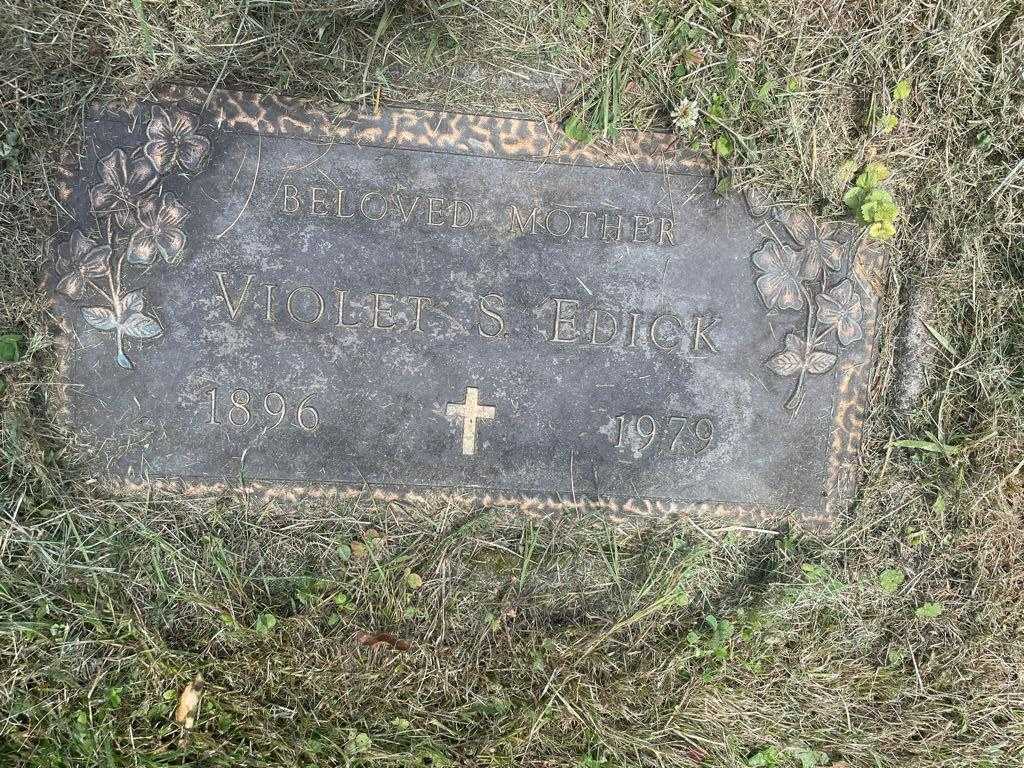 Violet S. Edick's grave. Photo 1