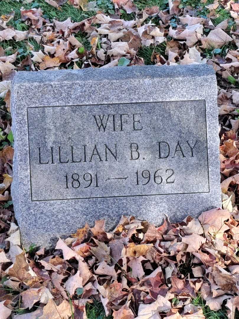 Lillian B. Day's grave. Photo 3