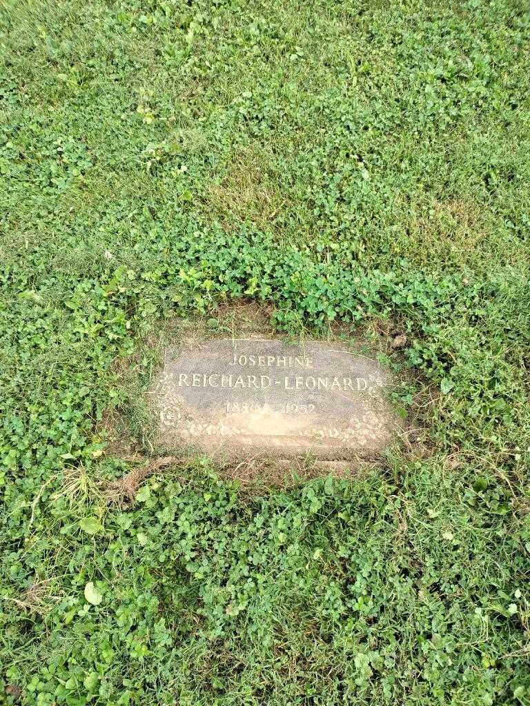 Josephine Leonard's grave. Photo 2