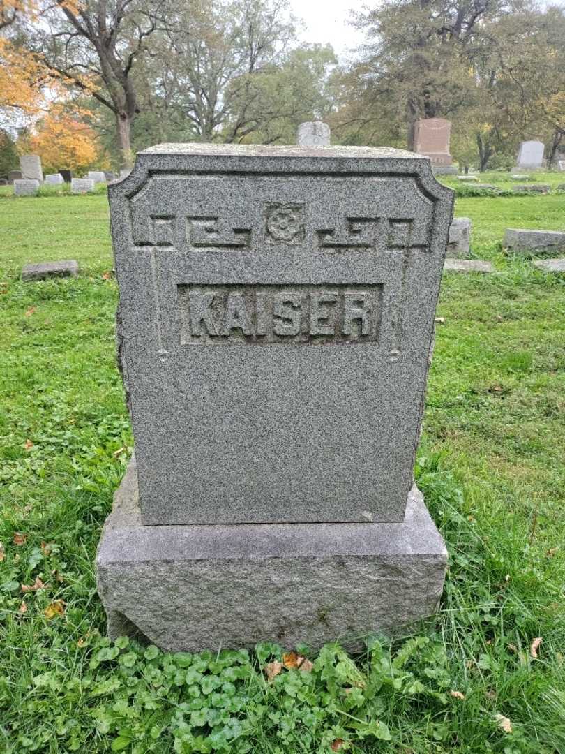 Florence May Kaiser's grave. Photo 4