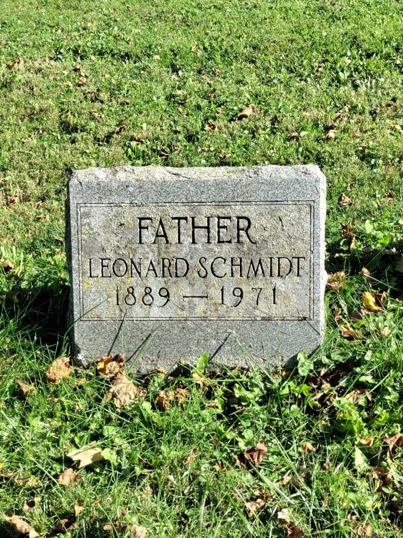 Leonard G. Schmidt's grave. Photo 2