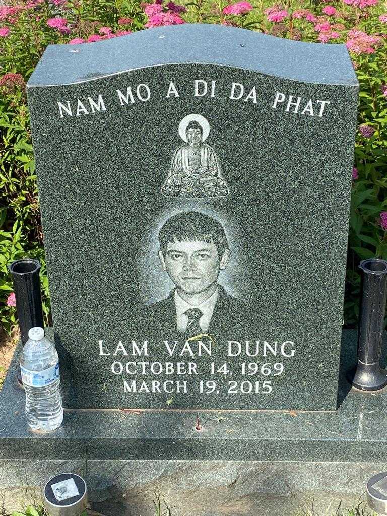 Dung Van Lam's grave. Photo 3