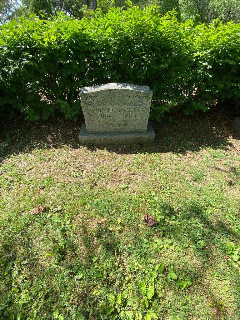 Marjorie Smith's grave. Photo 1