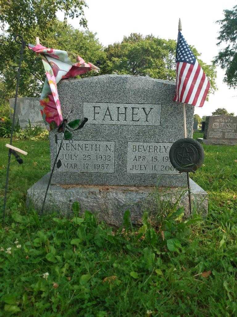 Beverly N. Fahey's grave. Photo 2