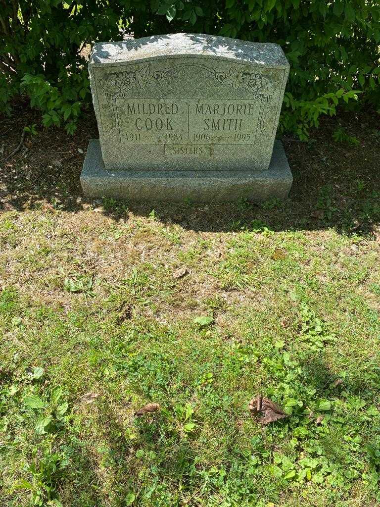 Marjorie Smith's grave. Photo 2