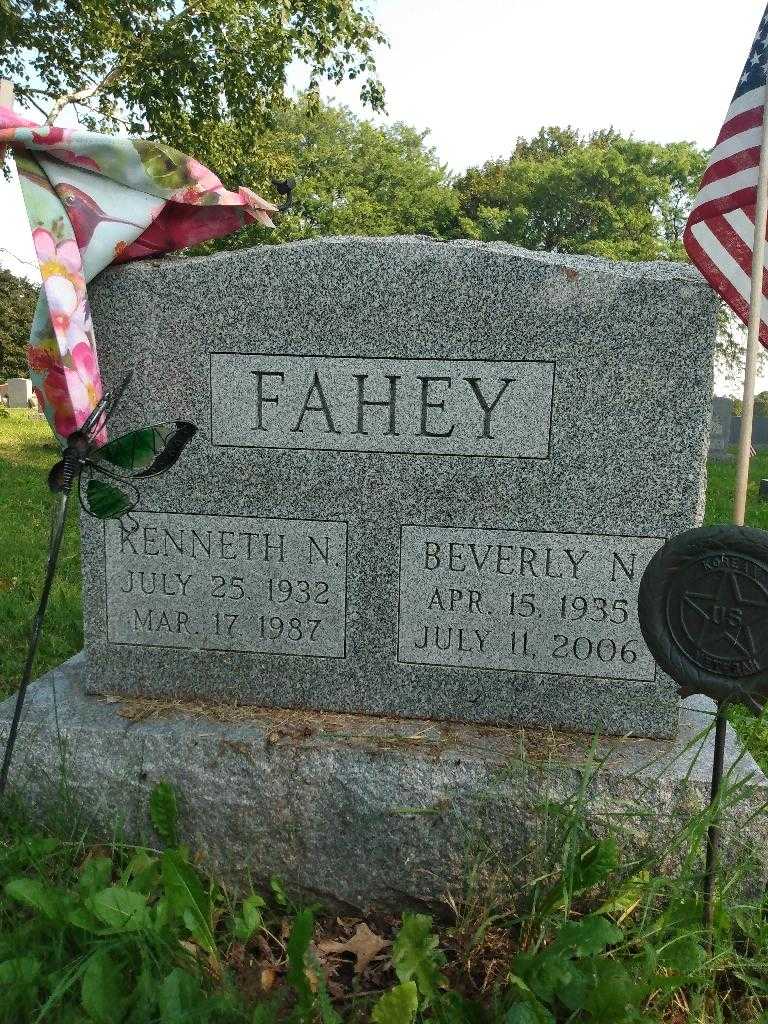 Kenneth N. Fahey's grave. Photo 1