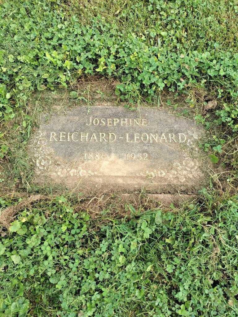 Josephine Leonard's grave. Photo 3