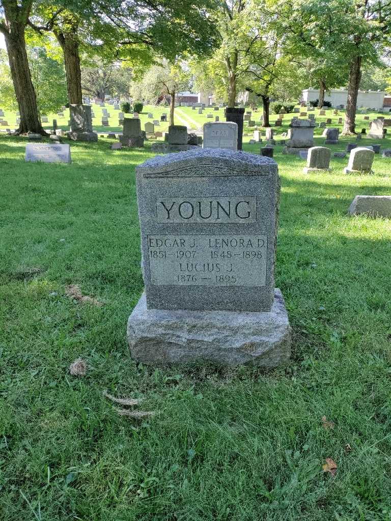 Edgar James Young's grave. Photo 2