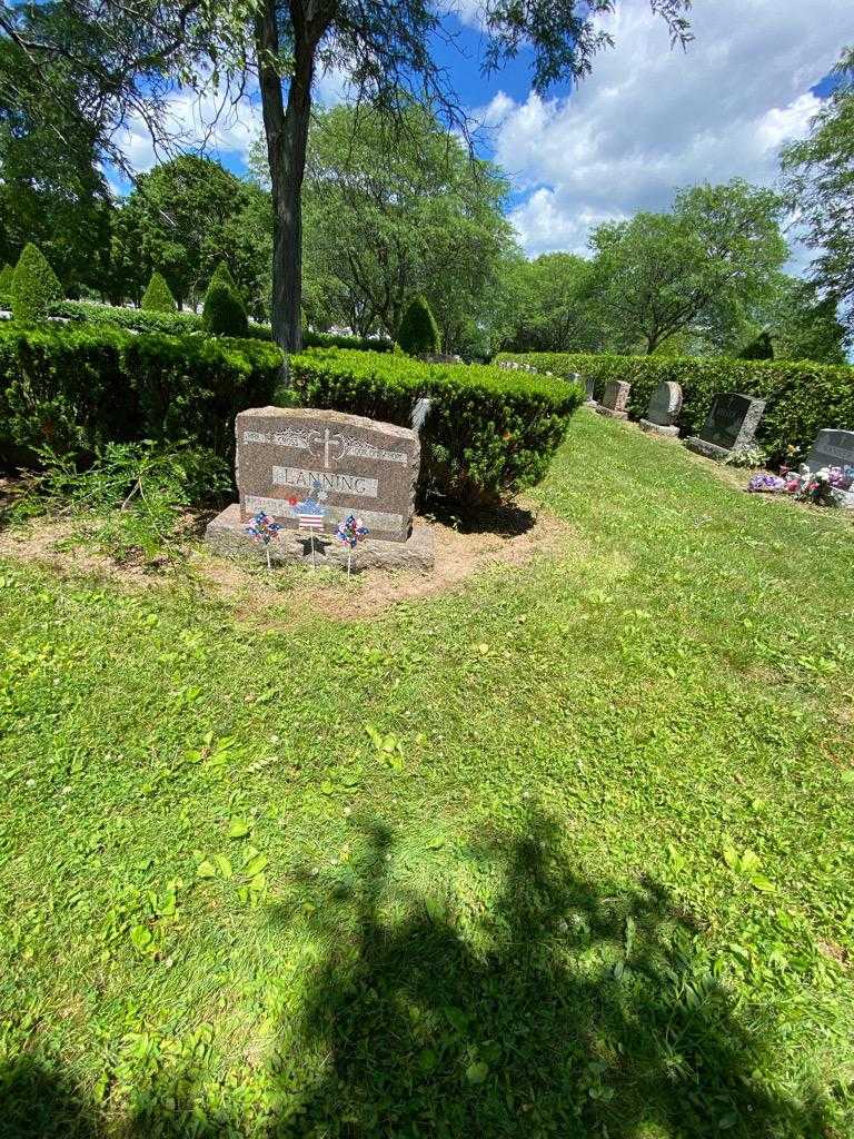 Richard M. Lanning Junior's grave. Photo 1