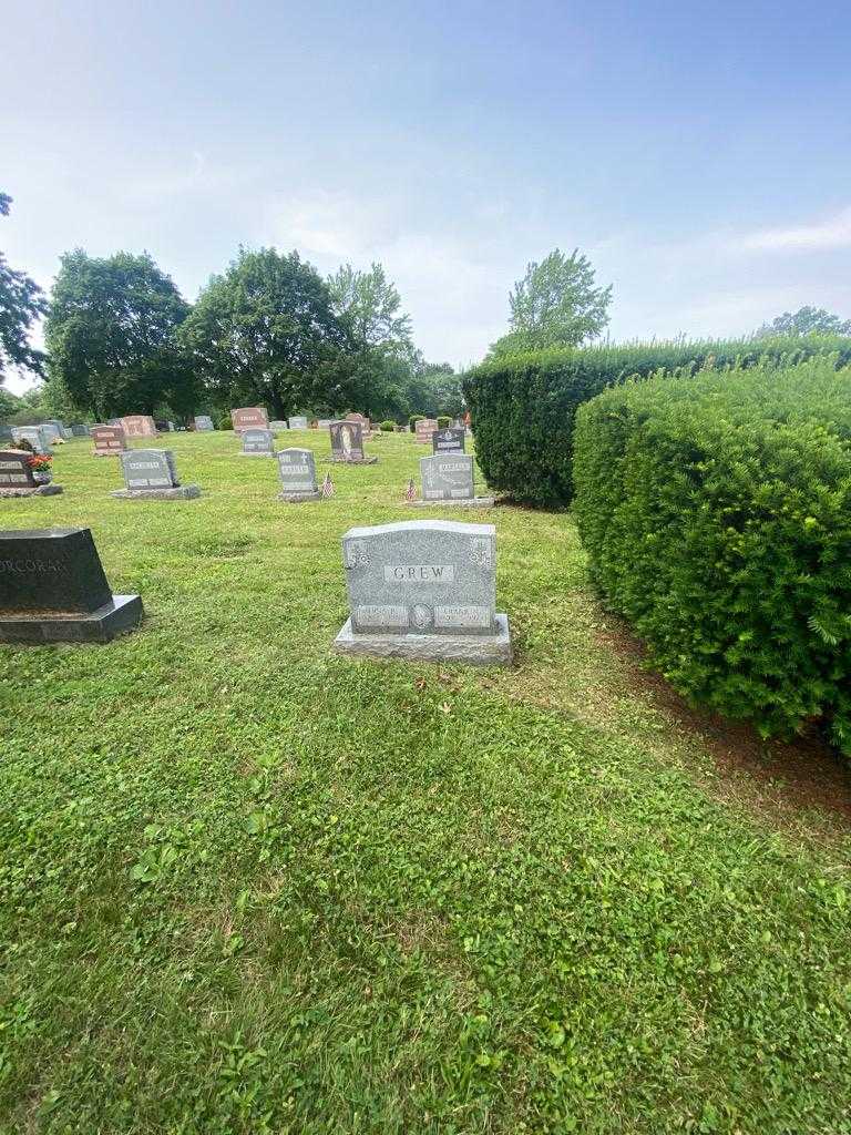 Erna R. Grew's grave. Photo 1