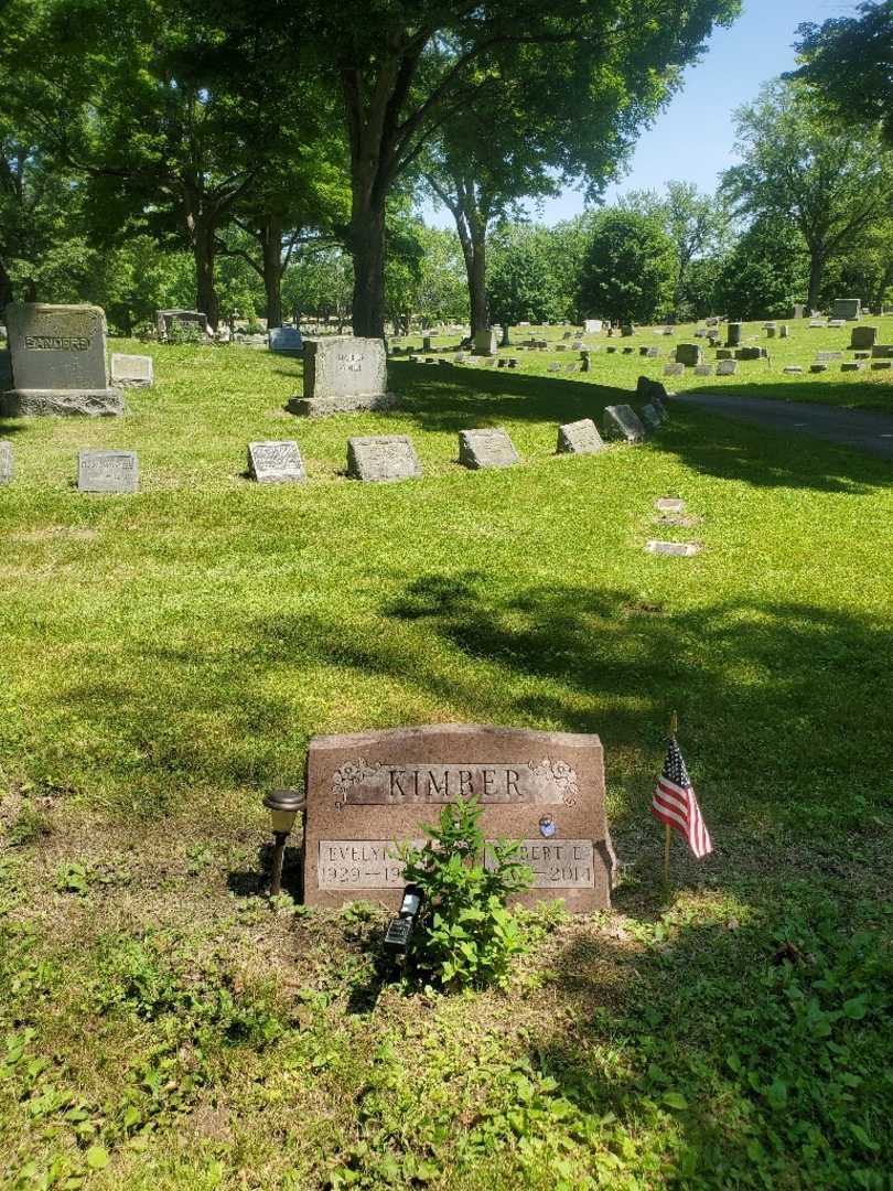 Evelyn M. Kimber's grave. Photo 1