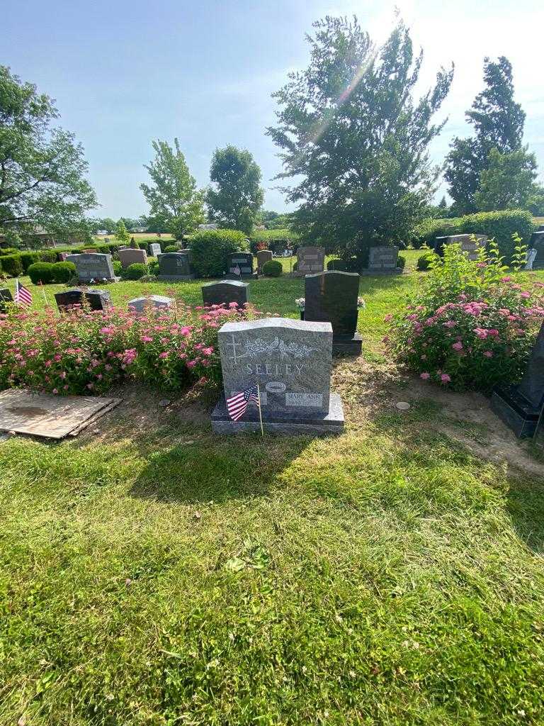 George J. Seeley's grave. Photo 1