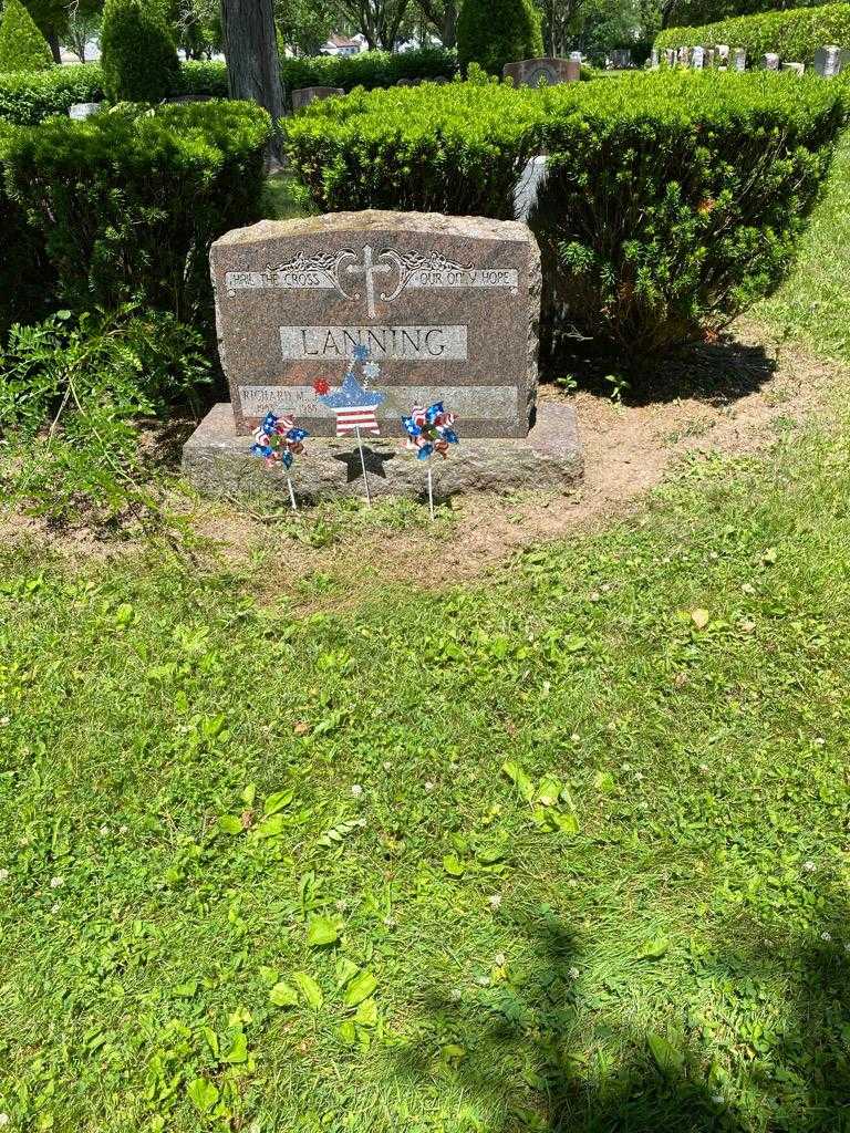 Richard M. Lanning Junior's grave. Photo 2