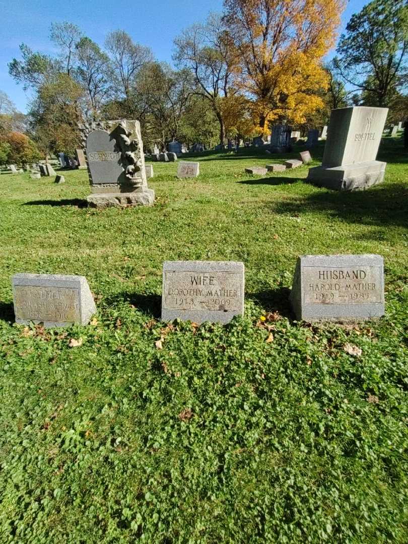 Dorothy G. Mather's grave. Photo 1