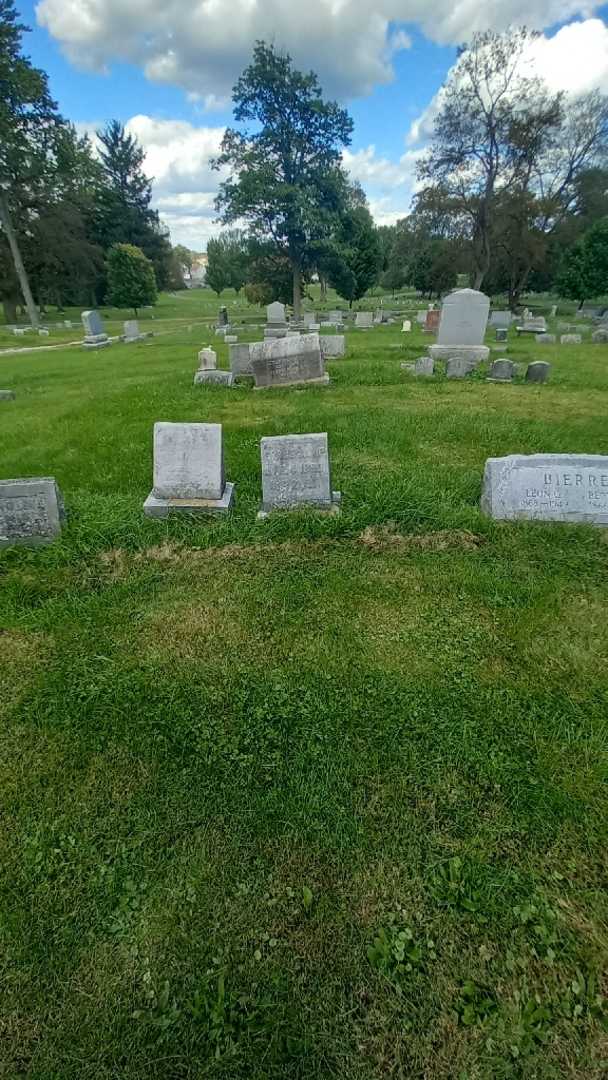 Grace Lamp's grave. Photo 1