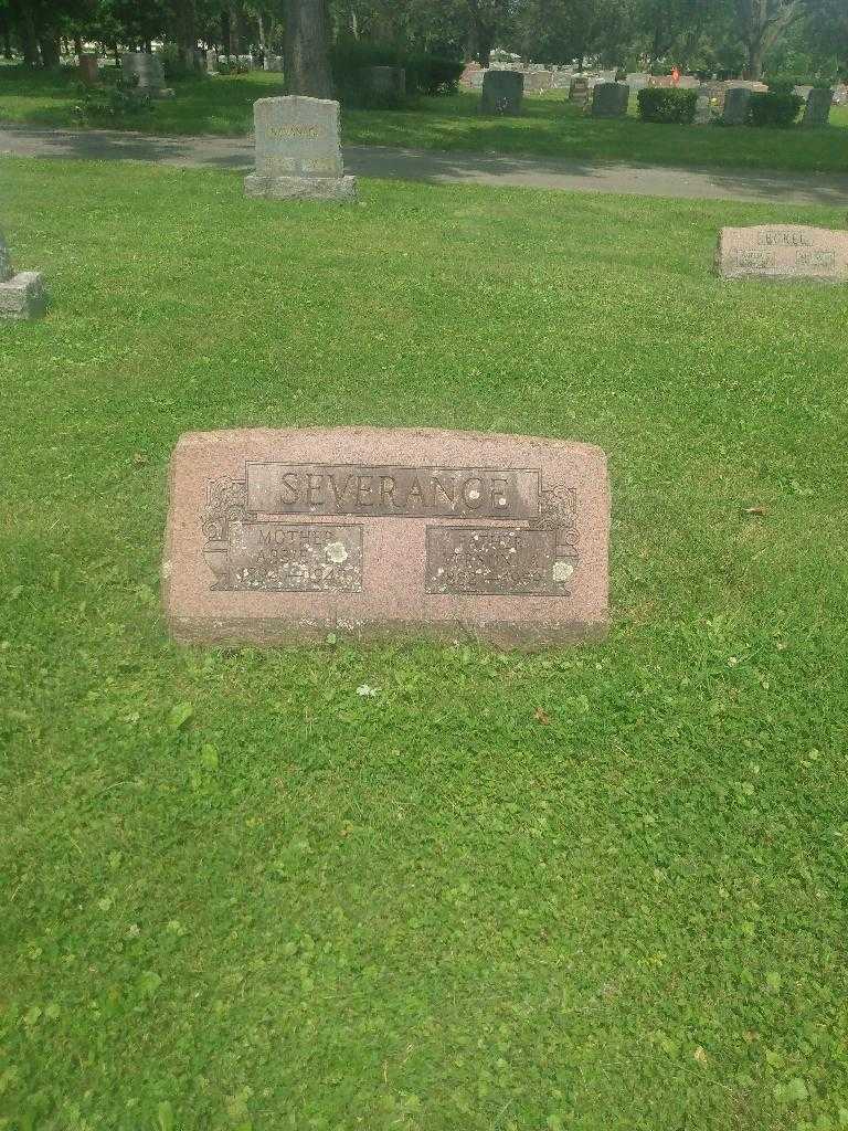 Vernon A. Severance's grave. Photo 1