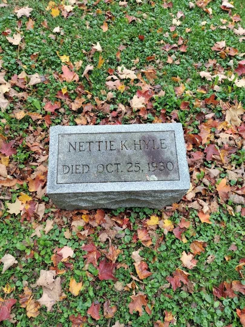 Nettie Kabel Hyle's grave. Photo 2