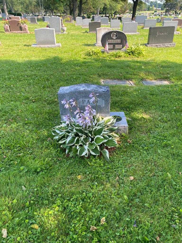 Lucille C. Past's grave. Photo 1