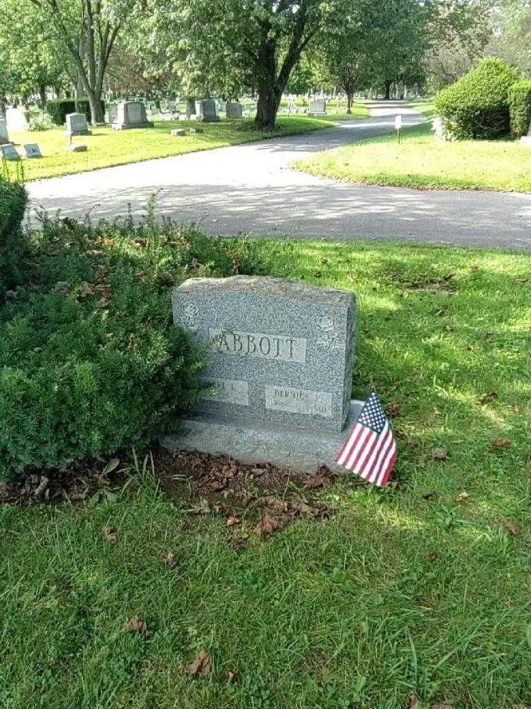 Bernice P. Abbott's grave. Photo 1