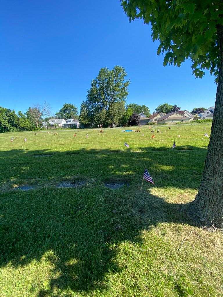 Robert Irving Knight's grave. Photo 1