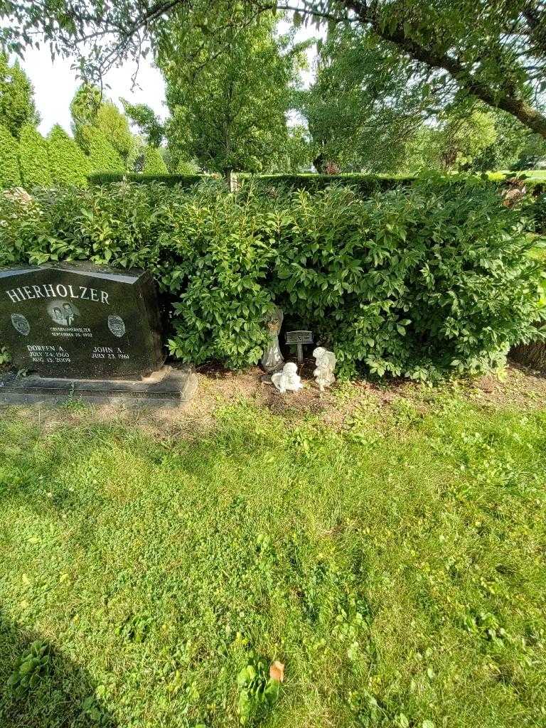Danielle Teresa Lore's grave. Photo 1
