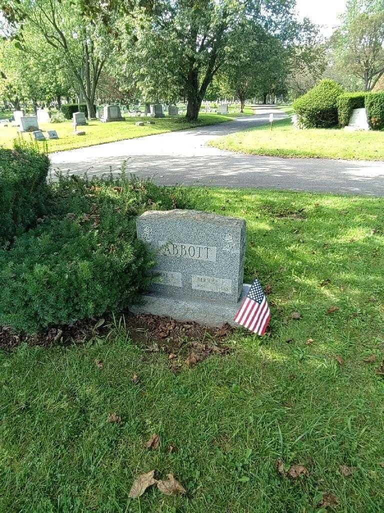 Bernice P. Abbott's grave. Photo 2