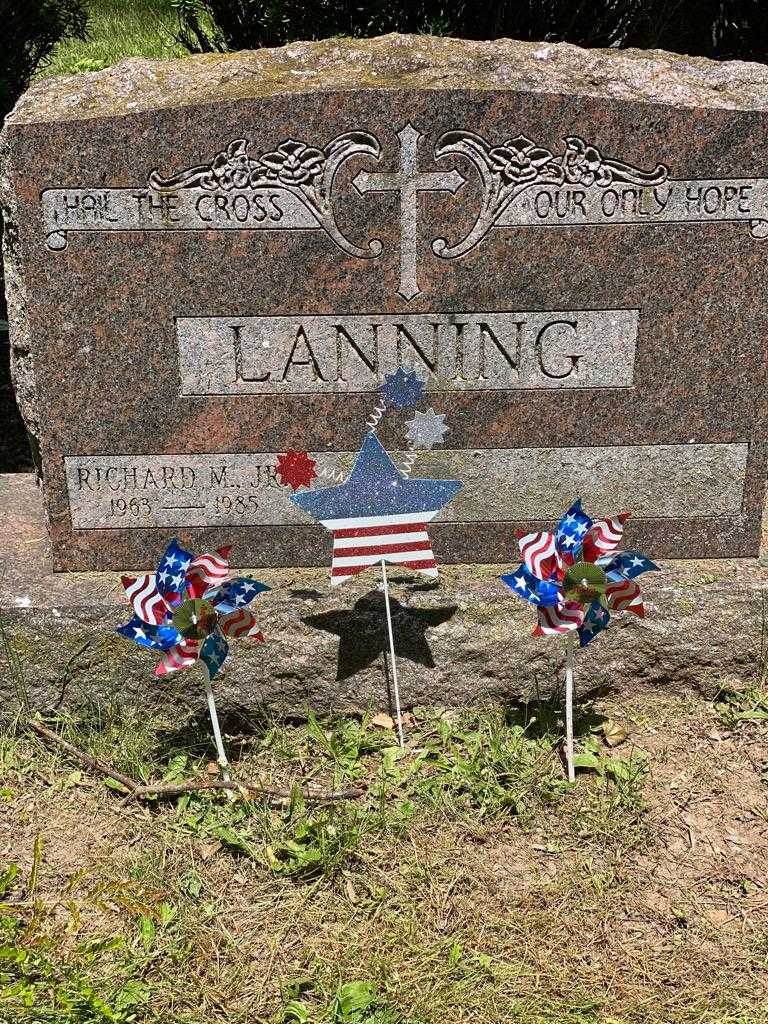 Richard M. Lanning Junior's grave. Photo 3