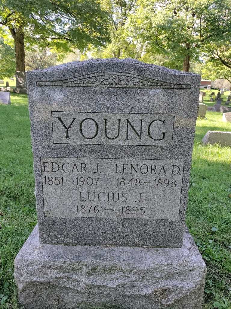 Edgar James Young's grave. Photo 3