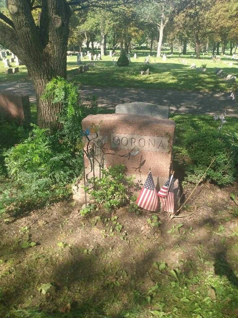 Stella Corona's grave. Photo 1