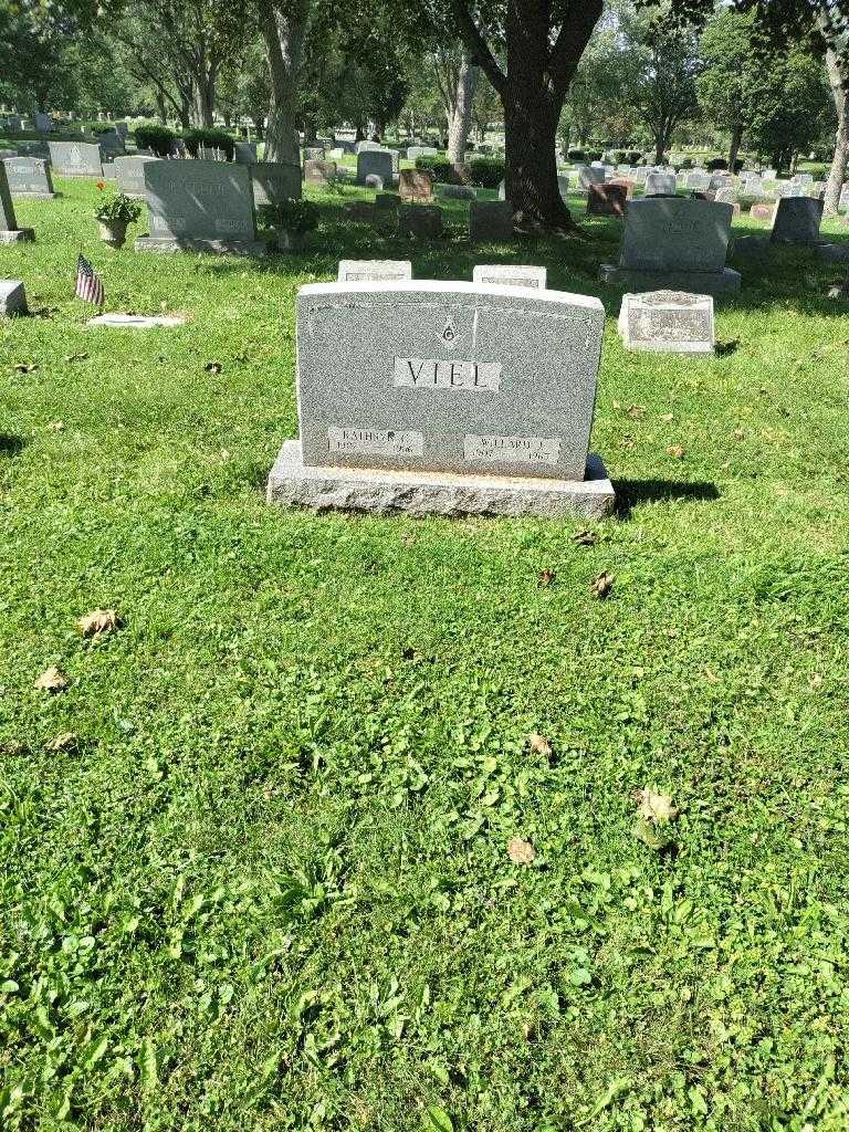 Willard J. Viel's grave. Photo 1