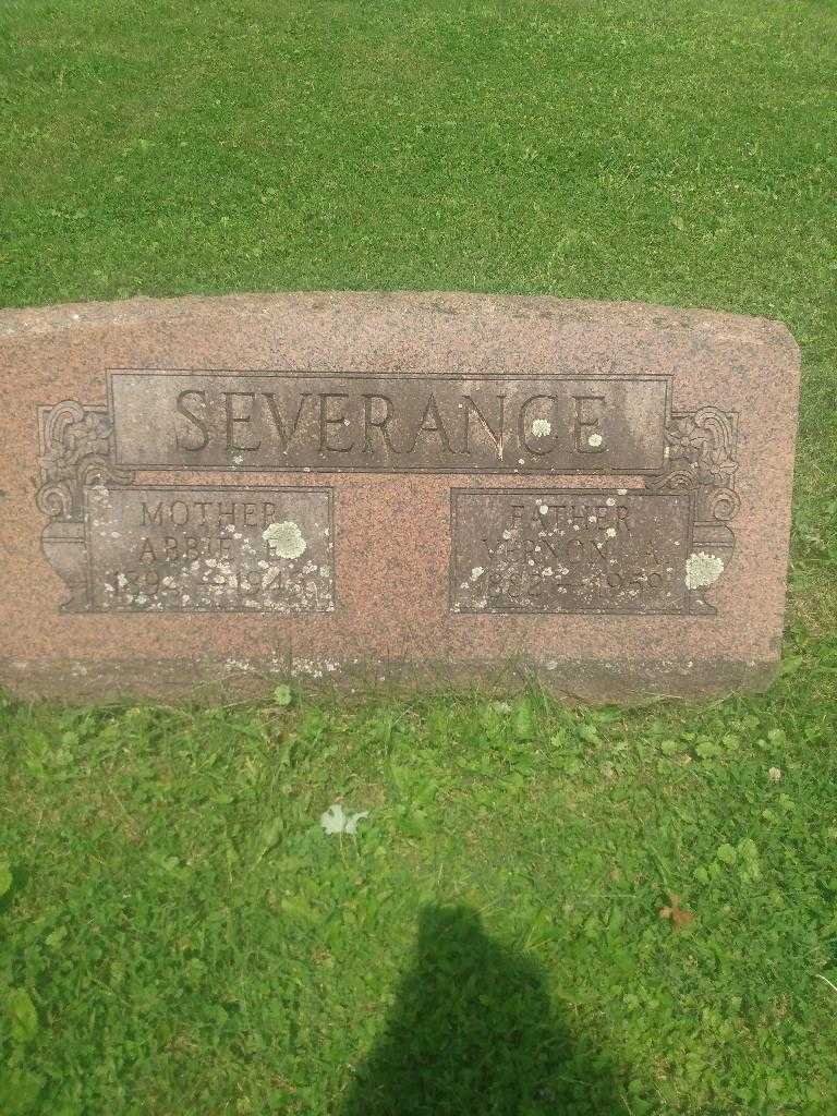 Vernon A. Severance's grave. Photo 2