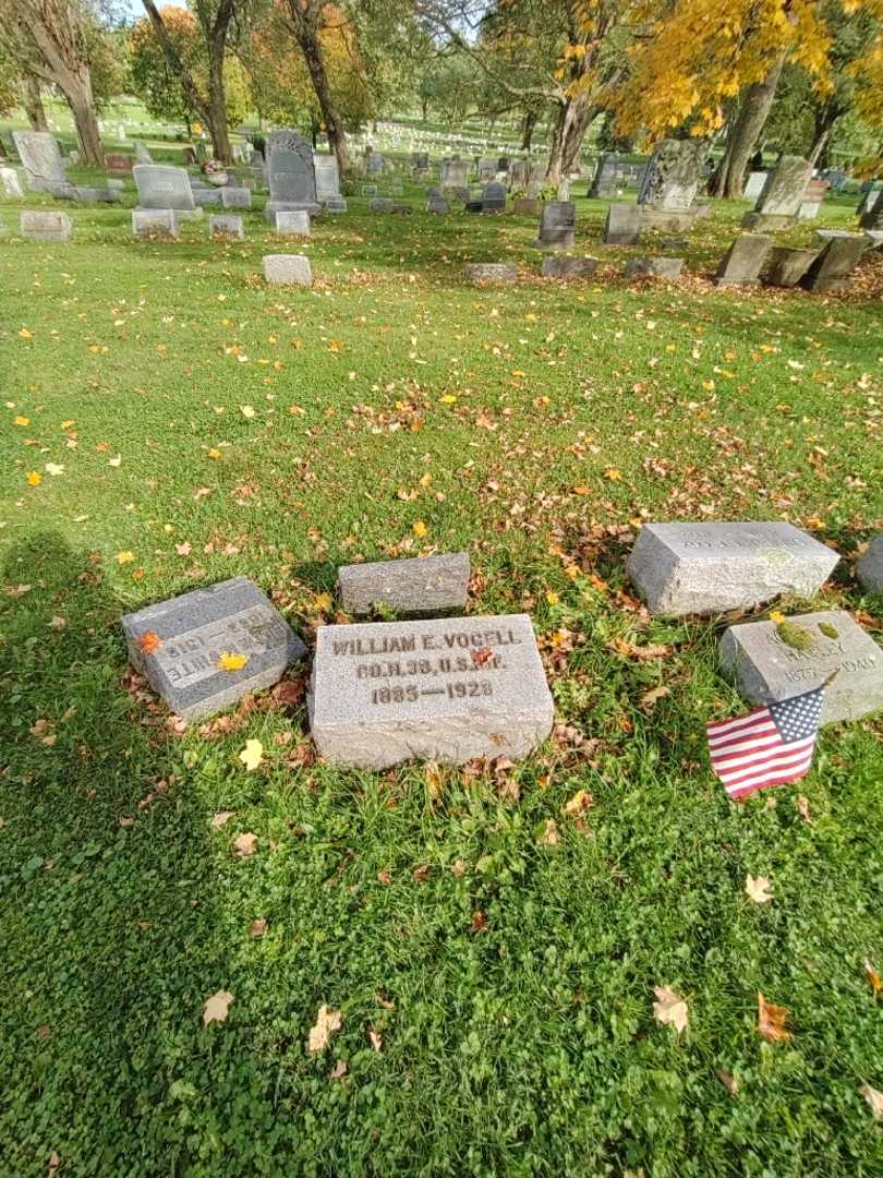 William E. Vogell's grave. Photo 1