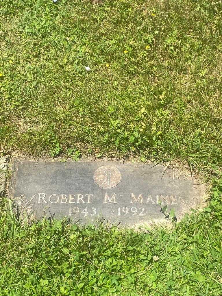 Robert M. Maine's grave. Photo 3
