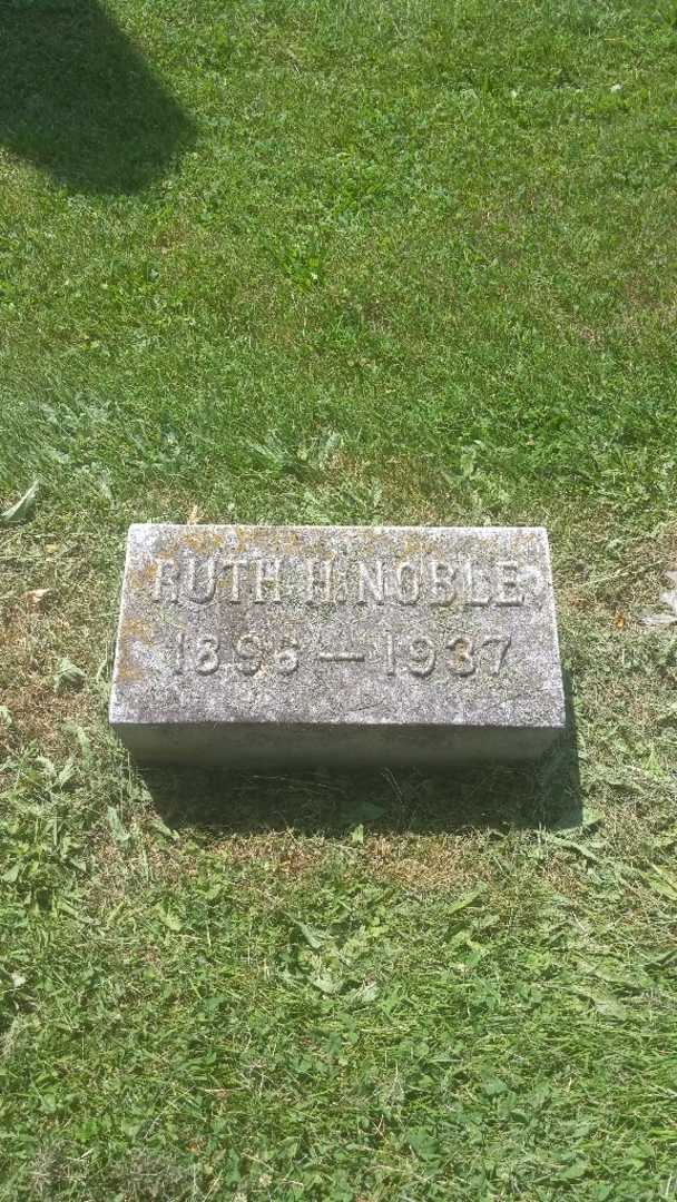Ruth H. Noble's grave. Photo 3