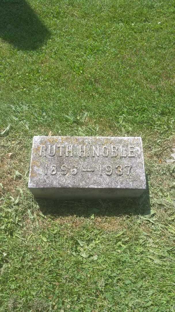 Ruth H. Noble's grave. Photo 2