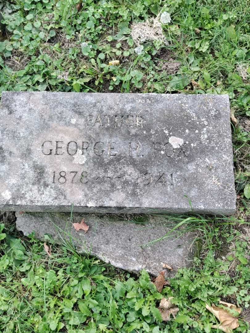 George H. Fox's grave. Photo 3