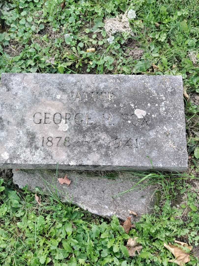 George H. Fox's grave. Photo 3