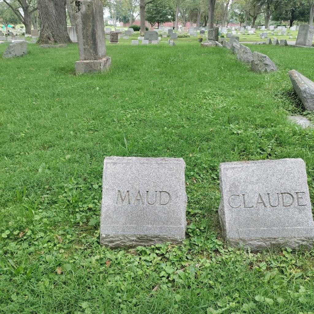 Maud M. Bauer's grave. Photo 1