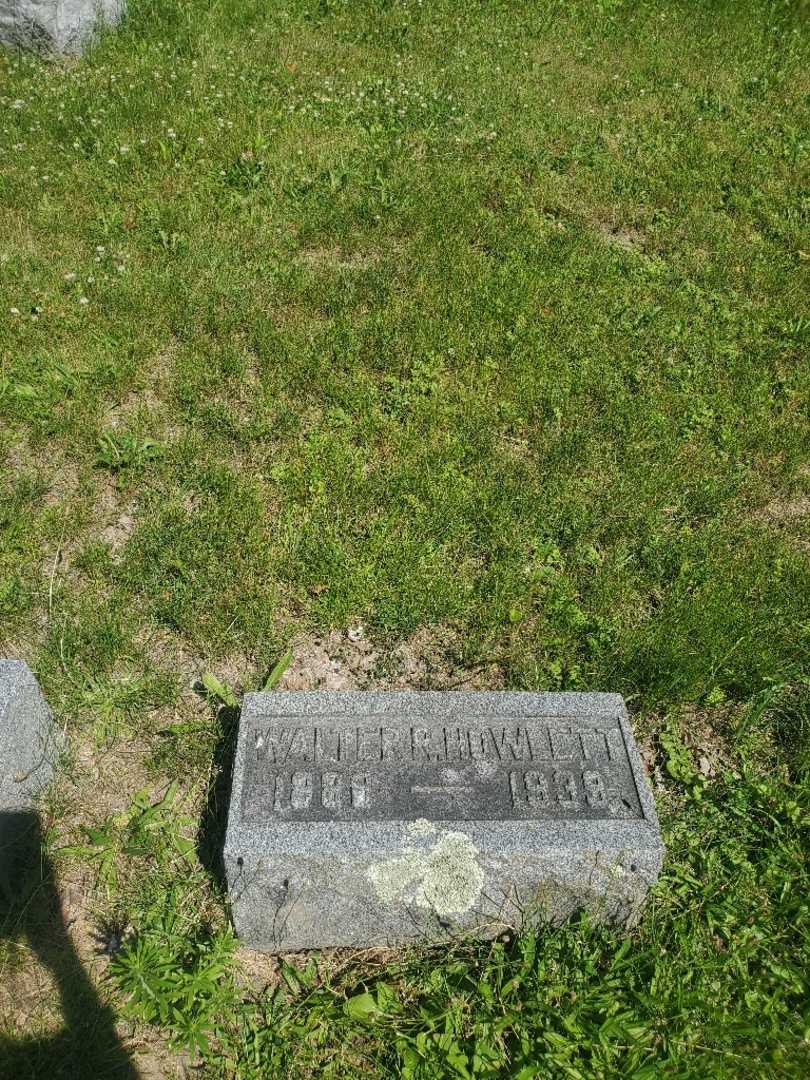 Walter R. Howlett's grave. Photo 2