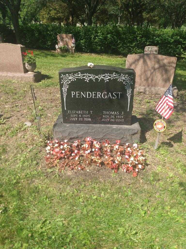 Elizabeth T. Pendergast's grave. Photo 1